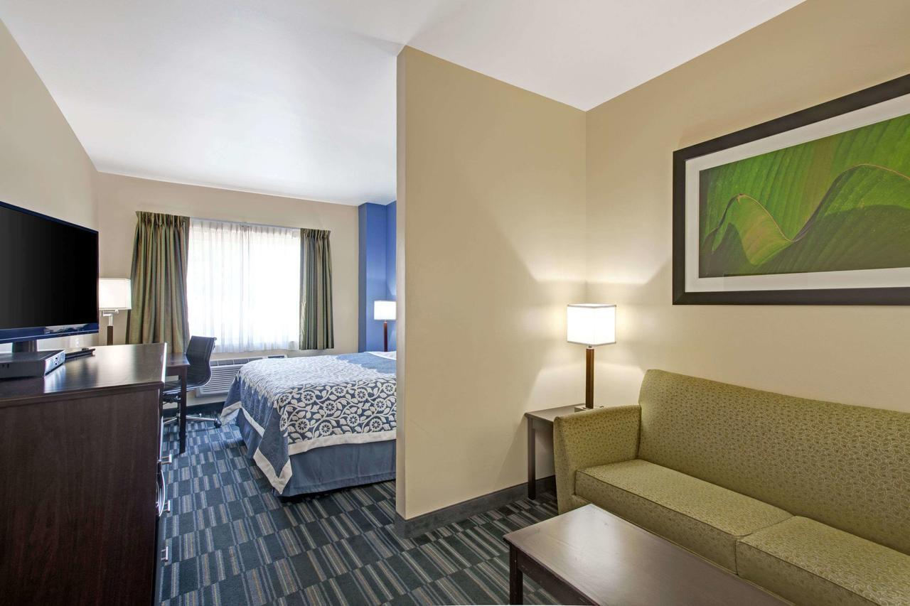 Days Inn & Suites By Wyndham Ozone Park/Jfk Airport New York Exterior photo