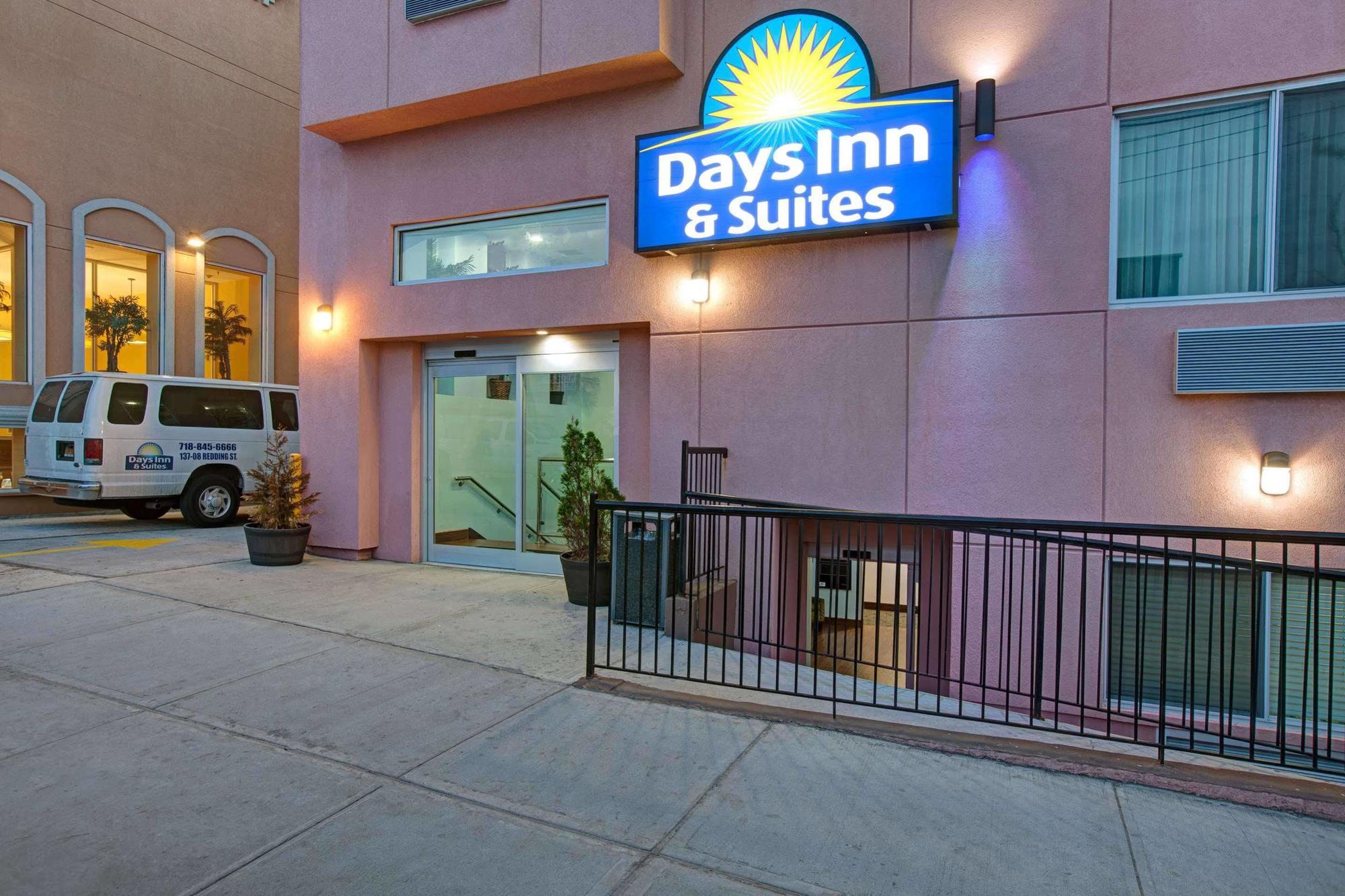 Days Inn & Suites By Wyndham Ozone Park/Jfk Airport New York Exterior photo